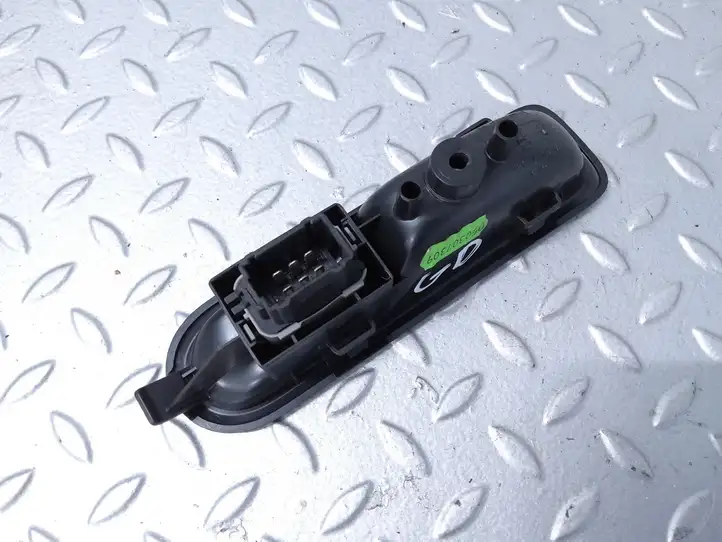 Renault Clio III (2005 - 2012) 8200294357 Кнопка стеклоподъемников — фото 3