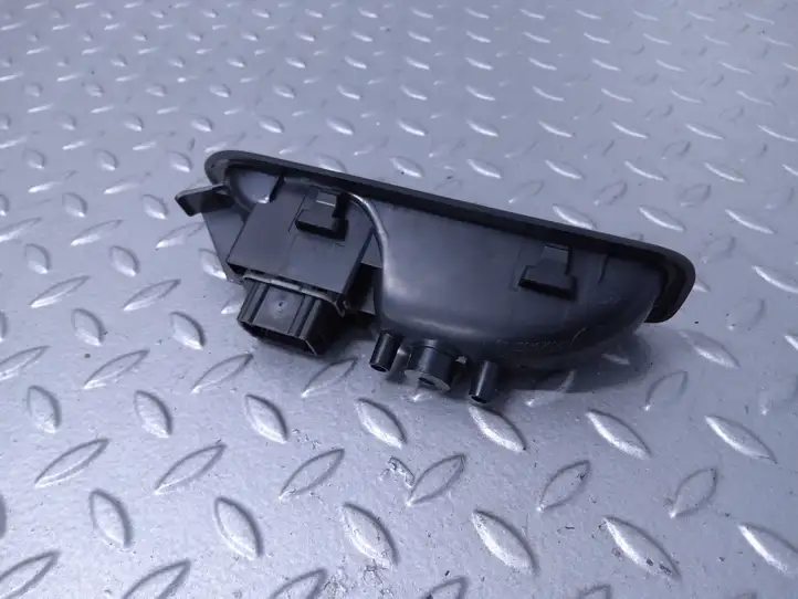Renault Clio III (2005 - 2012) 8200294357 Кнопка стеклоподъемников — фото 4
