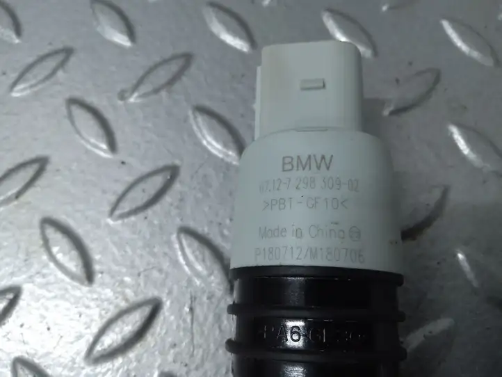 BMW X5 G05 (2018 - ) 7298309 Насос омывателя стекла — фото 3