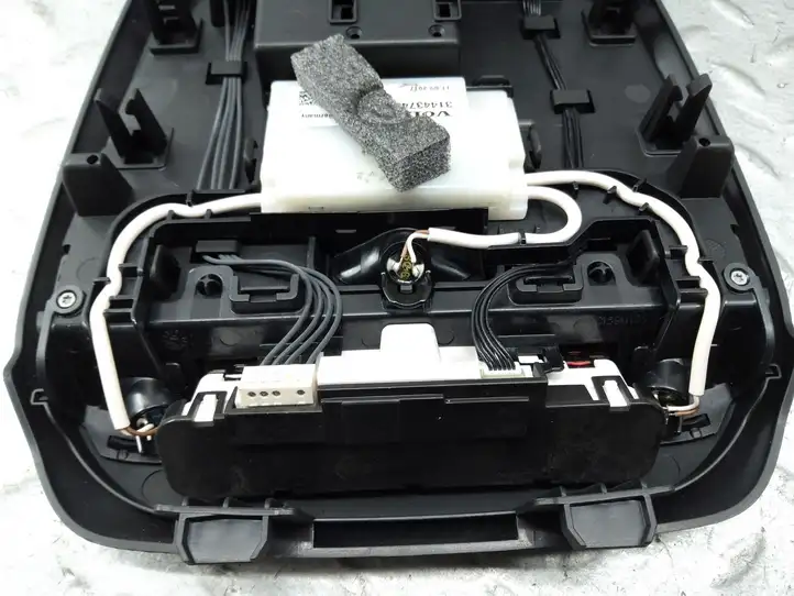 Volvo XC90 (2014 - 2019) 31479612 Передняя подсветка — фото 9