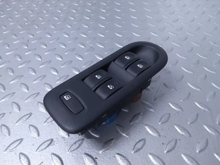Renault Clio III (2005 - 2012) 8200356541 Кнопка стеклоподъемников — фото 2