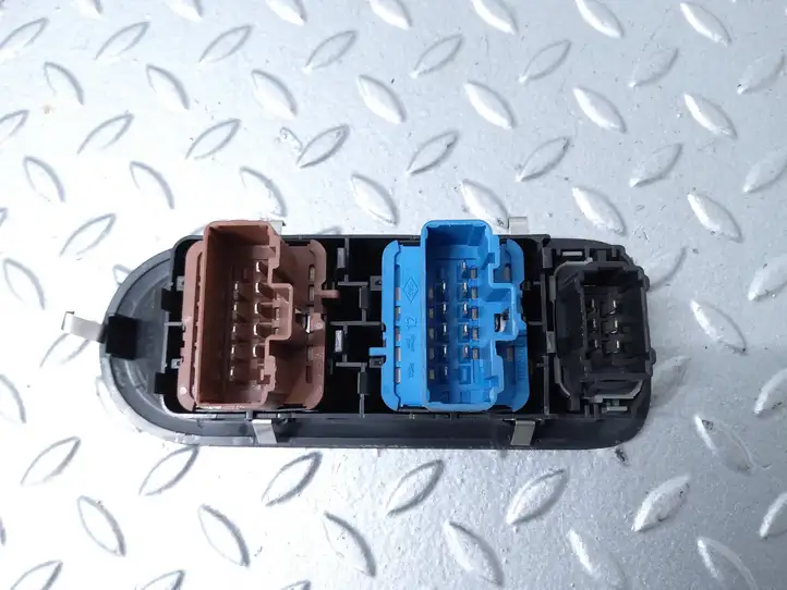 Renault Clio III (2005 - 2012) 8200356541 Кнопка стеклоподъемников — фото 4