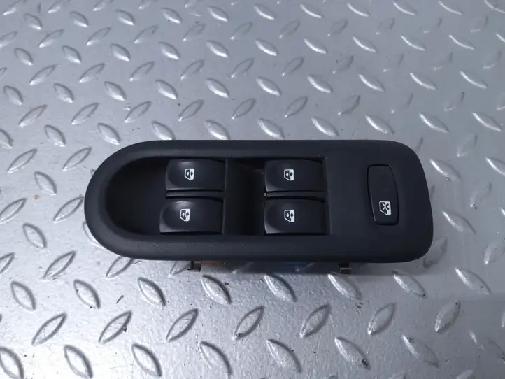 Renault Clio III (2005 - 2012) 8200356541 Кнопка стеклоподъемников — фото 5