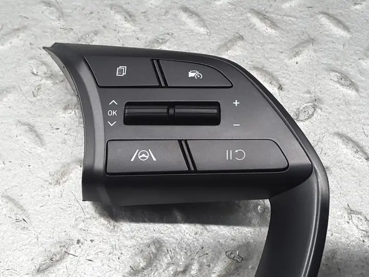 Hyundai i20 (BC3 BI3) (2020 - ) Кнопки на рулевом колесе — фото 3