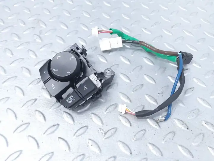 Toyota RAV 4 (XA40) (2012 - 2018) 75E566 Кнопки на рулевом колесе — фото 2