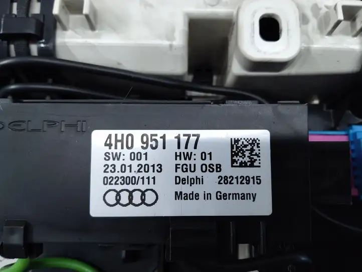 Audi A8 S8 D4 4H (2010 - 2014) 4H0947135A Передняя подсветка — фото 8