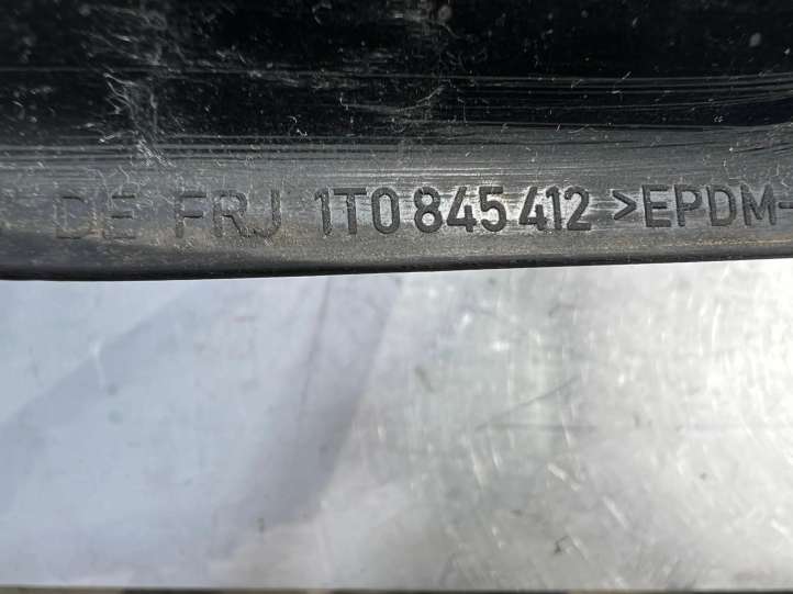Volkswagen Touran I (2003 - 2010)  1T0845412 Треугольное стекло в передней части кузова