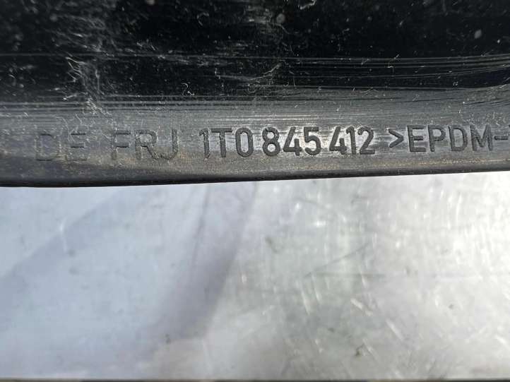 Volkswagen Touran I (2003 - 2010)  1T0845412 Треугольное стекло в передней части кузова