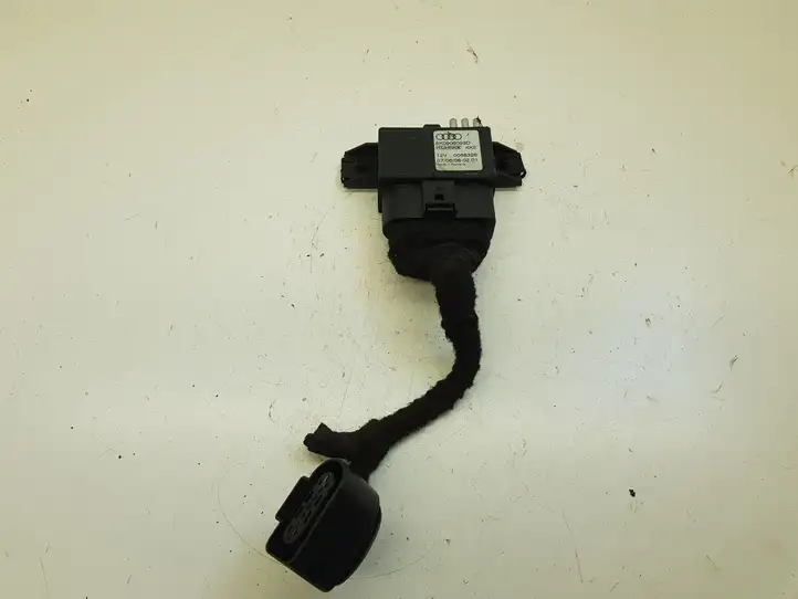 Audi A4 S4 B8 8K (2007 - 2011) 8K0906093D Реле насоса горючего — фото 1