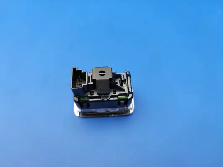 Mercedes-Benz CLA C117,X117,W117 (2013 - 2019) A2129059200 Кнопка закрытия крышки багажника — фото 3