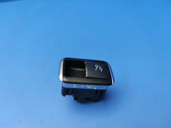 Mercedes-Benz CLA C117,X117,W117 (2013 - 2019) A2129059200 Кнопка закрытия крышки багажника — фото 6