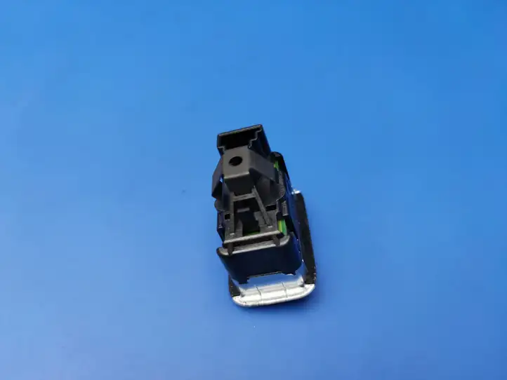 Mercedes-Benz CLA C117,X117,W117 (2013 - 2019) A2129059200 Кнопка закрытия крышки багажника — фото 7