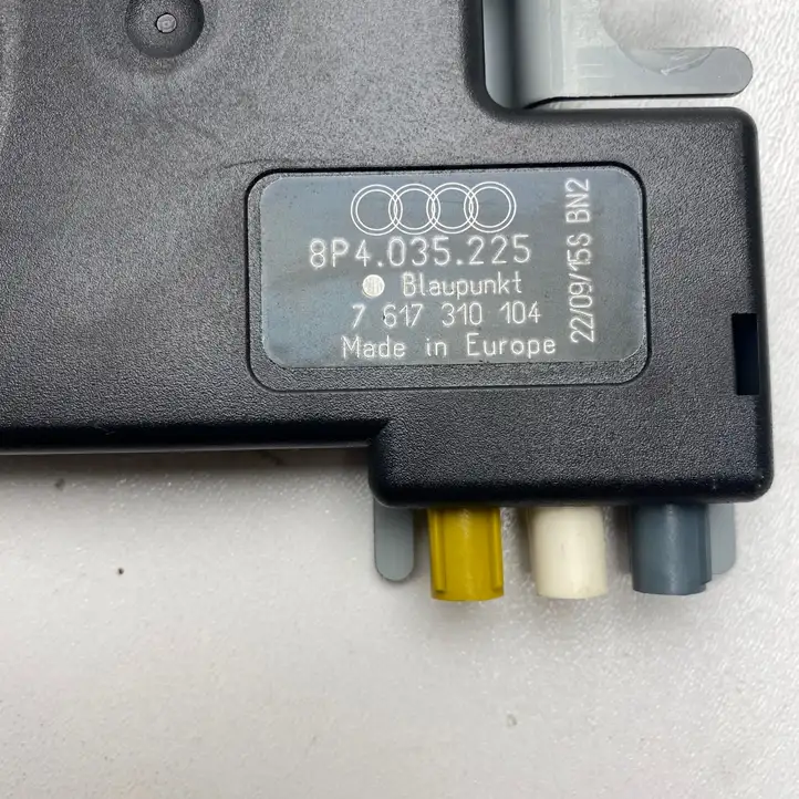 Audi A3/S3 8P (2008 - 2013) 8P4035225 Усилитель антенны — фото 2