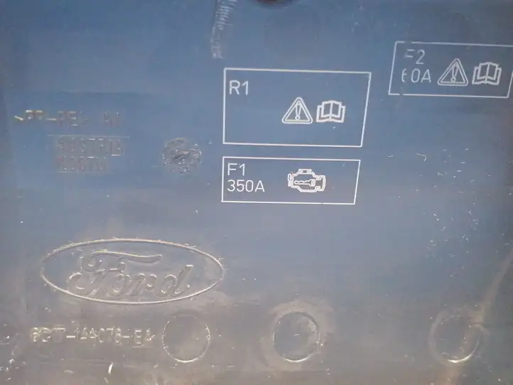 Ford Transit (2006 - 2013) 6C1T14A076EA Крышка ящика предохранителей — фото 12