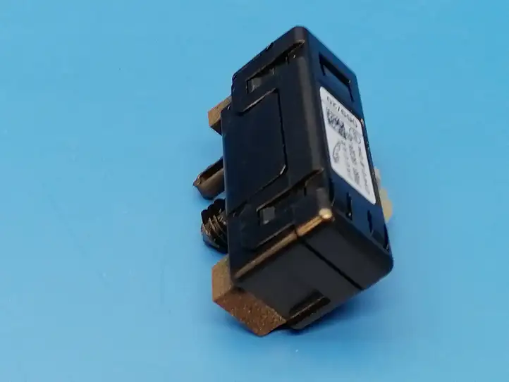 Land Rover Evoque II (2018 - ) FW9319C024AB Усилитель антенны — фото 3