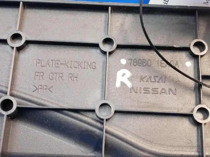 Nissan 370Z (2008 - 2014) 769B01EA0A Внутренняя отделка переднего порога — фото 2