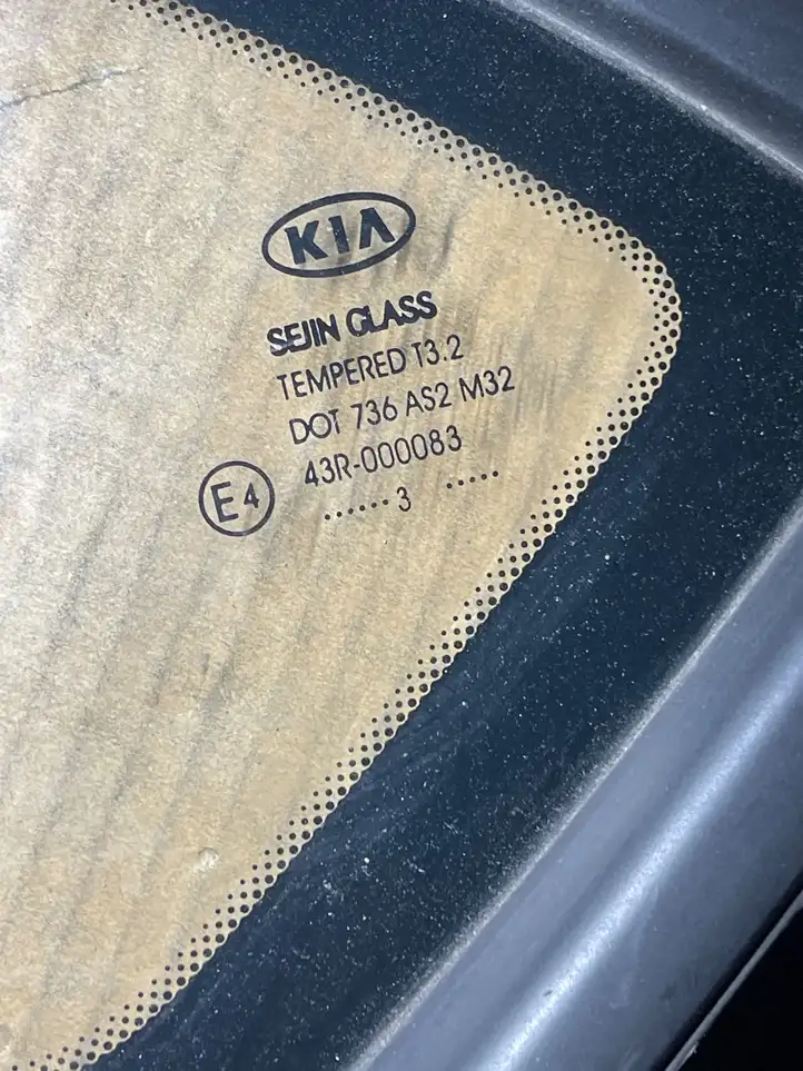 Kia Ceed (2012 - 2015) Заднее боковое стекло — фото 1