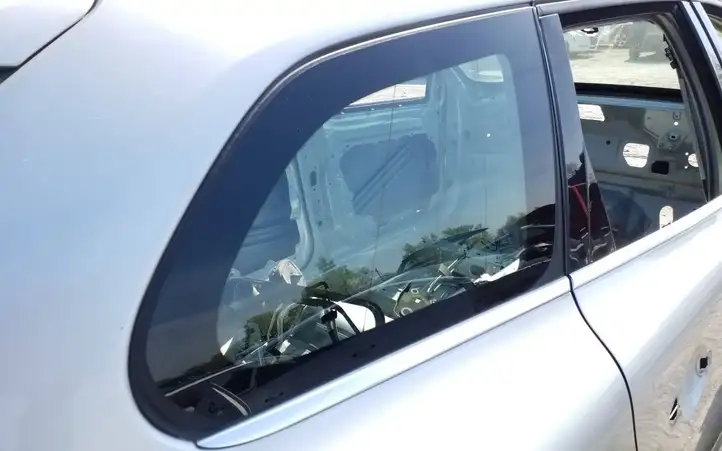 Volvo XC60 (2008 - 2013) 43R000470 Заднее боковое стекло — фото 1