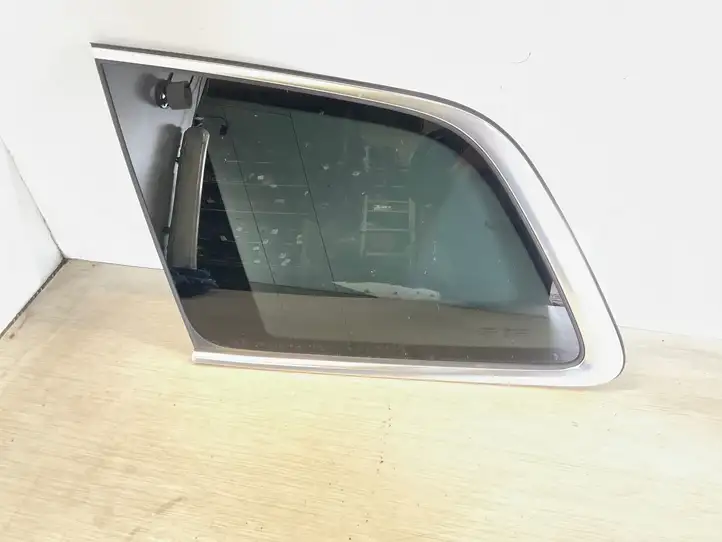 Volvo XC90 (2014 - 2019)  31402723 Заднее боковое стекло кузова