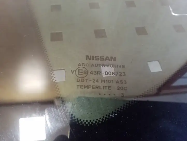 Nissan Qashqai (2010 - 2013) Заднее боковое стекло — фото 3