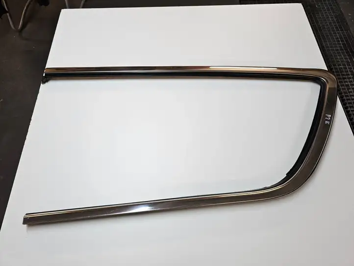 Chrysler Pacifica (2016 - ) 68227297A Облицовка заднего бокового стекла — фото 1