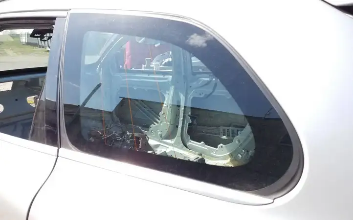 Volvo XC60 (2008 - 2013) 43R000470 Заднее боковое стекло — фото 1