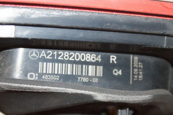 Mercedes-Benz E W212 (2009 - 2016) A2128200864 Задний фонарь в крышке багажника — фото 10