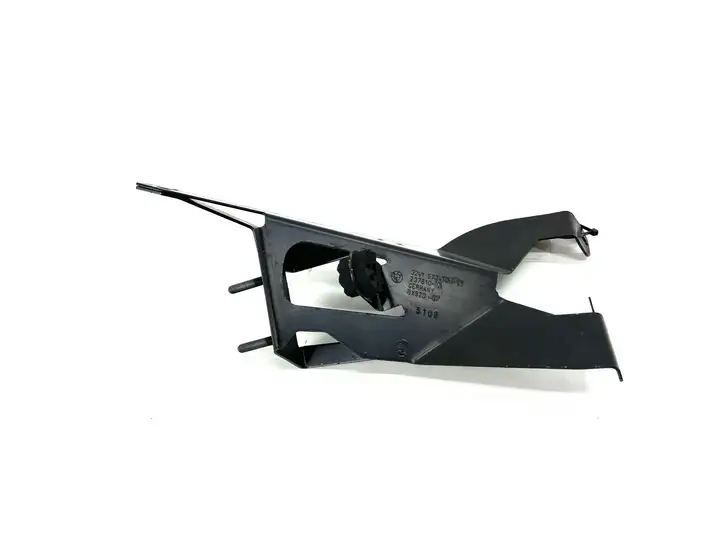 BMW 3 E90 E91 (2005 - 2012)  6774767 Другая деталь отсека двигателя