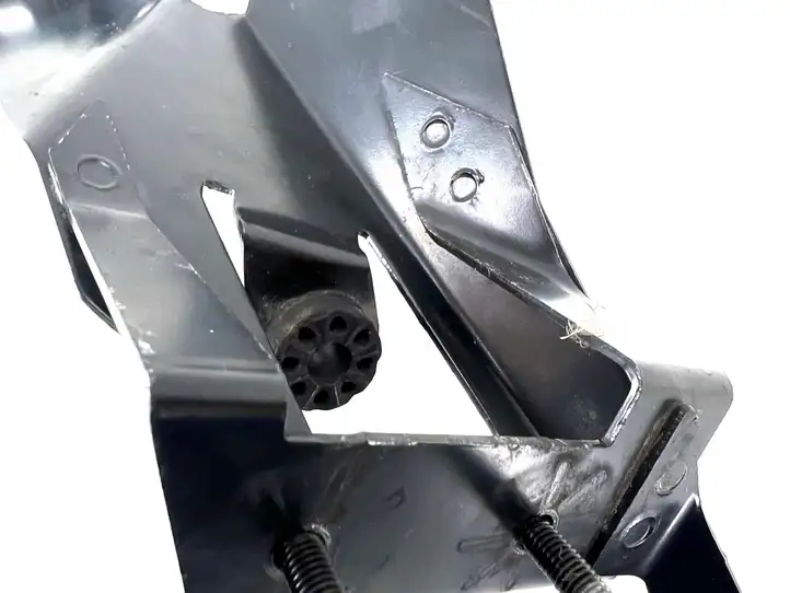 BMW 3 E90 E91 (2005 - 2012)  6774767 Другая деталь отсека двигателя