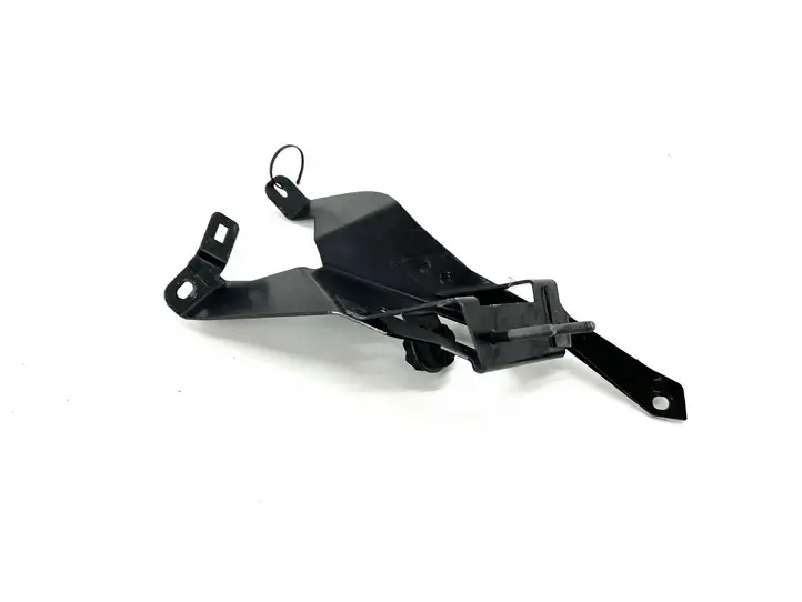 BMW 3 E90 E91 (2005 - 2012)  6774767 Другая деталь отсека двигателя