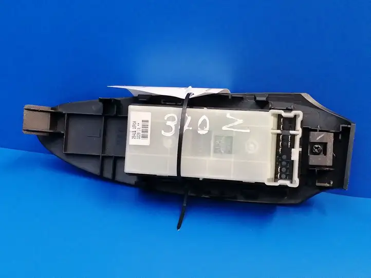 Nissan 370Z (2008 - 2014) 254111ER0A Кнопка стеклоподъемников — фото 9