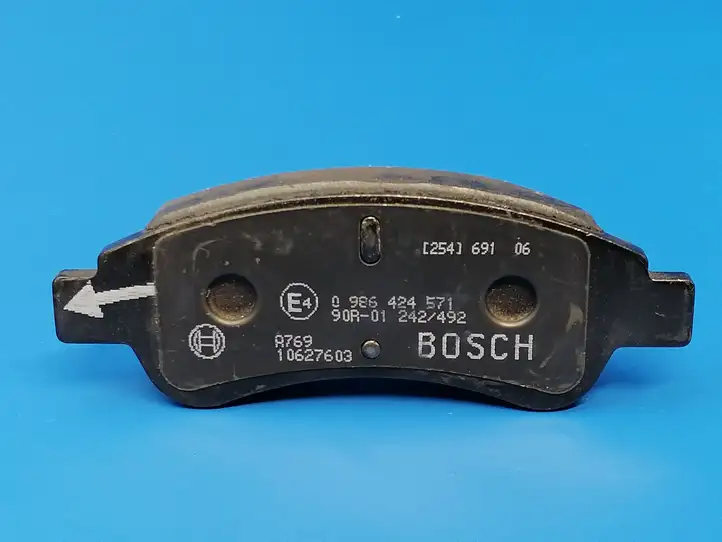 Peugeot 206 (1998 - 2012) 0986424571 Передние тормозные колодки — фото 3