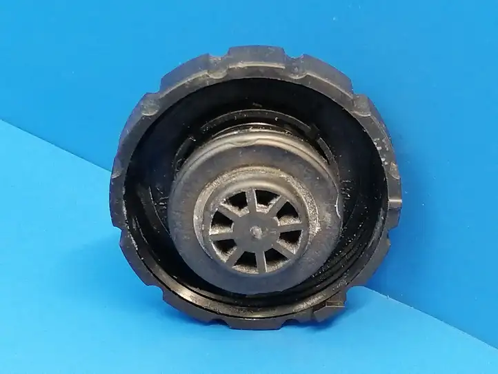 Mercedes-Benz CLA C117,X117,W117 (2013 - 2019) 2105010615 Крышка расширительного бачка — фото 4