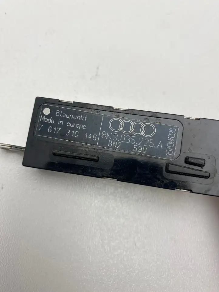 Audi A4 S4 B8 8K (2007 - 2011) 8K9035225A Усилитель антенны — фото 2
