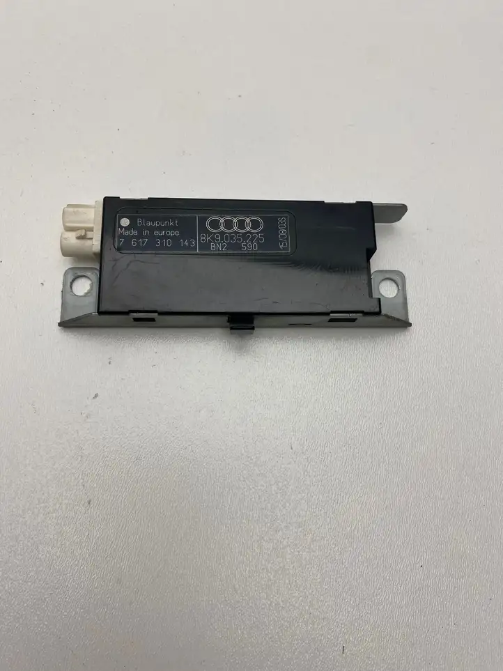 Audi A4 S4 B8 8K (2007 - 2011) 8K9035225 Усилитель антенны — фото 1