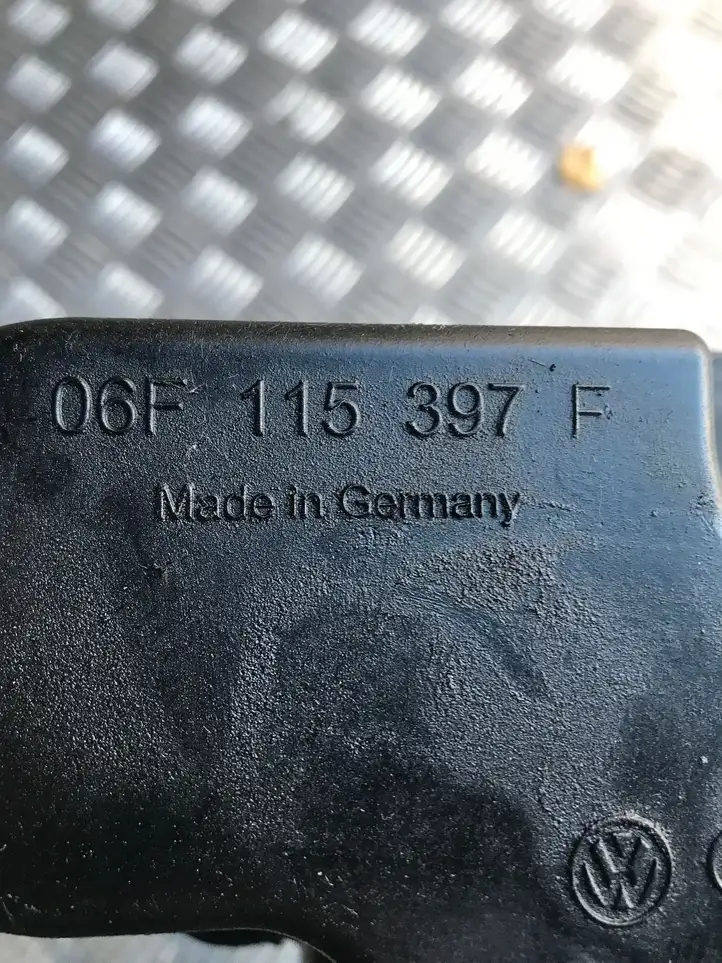 Audi A4 S4 B7 8E 8H (2004 - 2009) 06F115397F Кронштейн масляного фильтра — фото 2