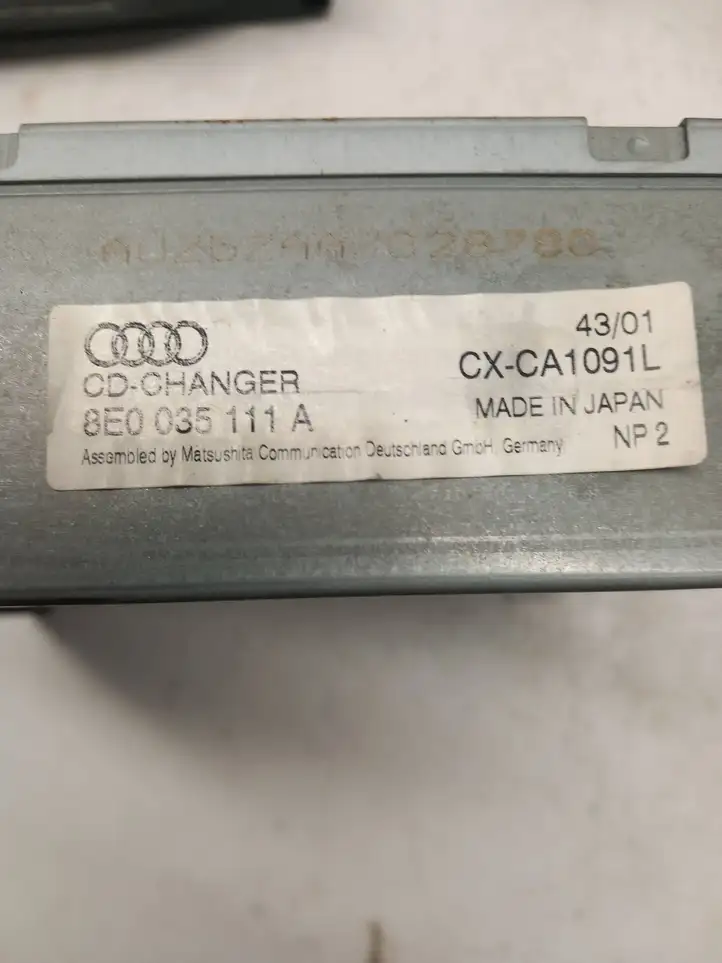 Audi A4 S4 B6 8E 8H (2000 - 2006) 8E0035111A CD/DVD чейнджер — фото 2