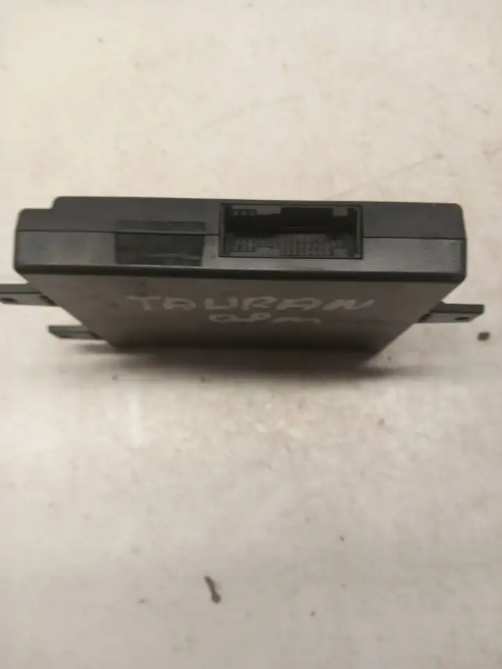 Volkswagen PASSAT B6 (2005 - 2010) 3C0035729F Блок GSM — фото 3