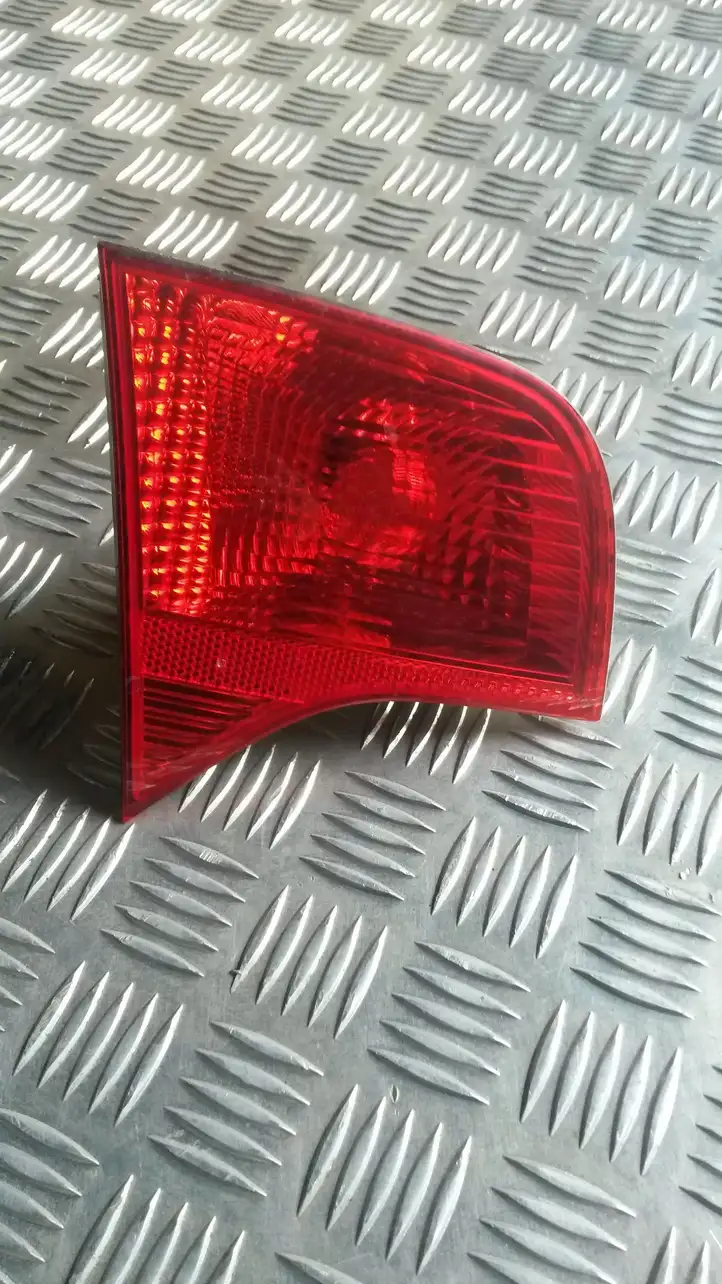 Audi A4 S4 B7 8E 8H (2004 - 2009) 8E5945093A Задний фонарь в крышке багажника — фото 1