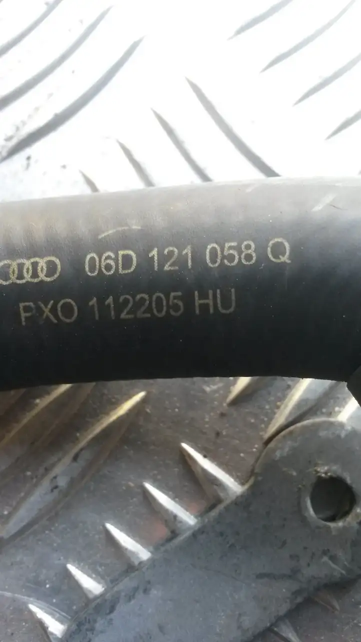 Audi A4 S4 B7 8E 8H (2004 - 2009) 06D121065J Шланги системы охлаждения — фото 3