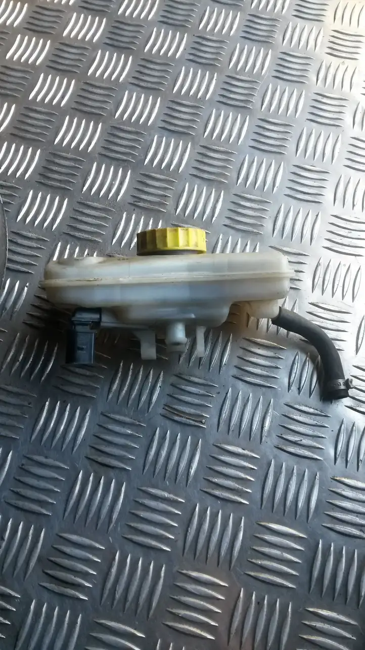 Audi A4 S4 B7 8E 8H (2004 - 2009) 8E0611301G Бачок тормозной жидкости — фото 4