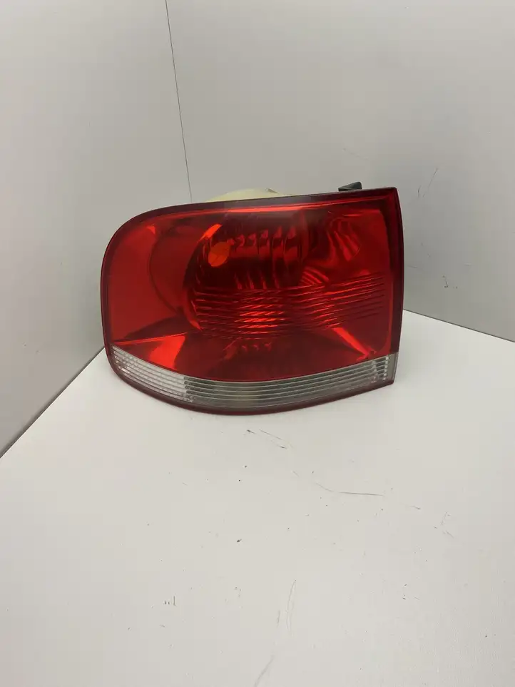 Volkswagen Touareg I (2002 - 2010) 7L6945095K Задний фонарь в кузове — фото 1