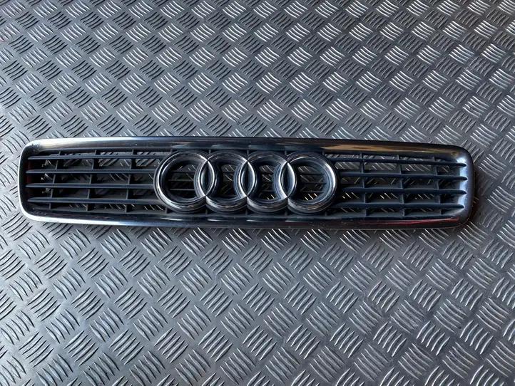 Audi A4 S4 B5 8D (1999 - 2001) 8D0853651R Верхняя решетка радиатора — фото 1
