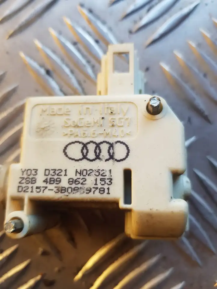 Audi A6 S6 C5 4B (2001 - 2004) 4B9862153 Замок крышки топливного бака — фото 2