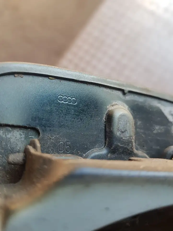 Audi A6 S6 C5 4B (2001 - 2004) 1H0010092L Крышка топливного бака — фото 3