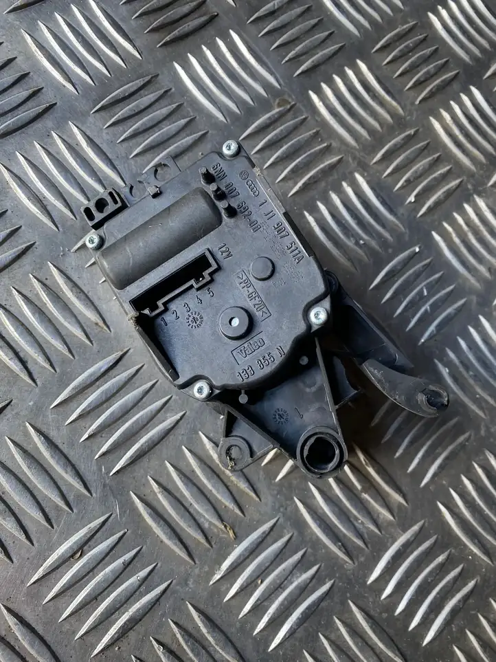 Audi A3/S3 8L (2000 - 2003) 1J1907511A Двигатель задвижки потока воздуха — фото 1