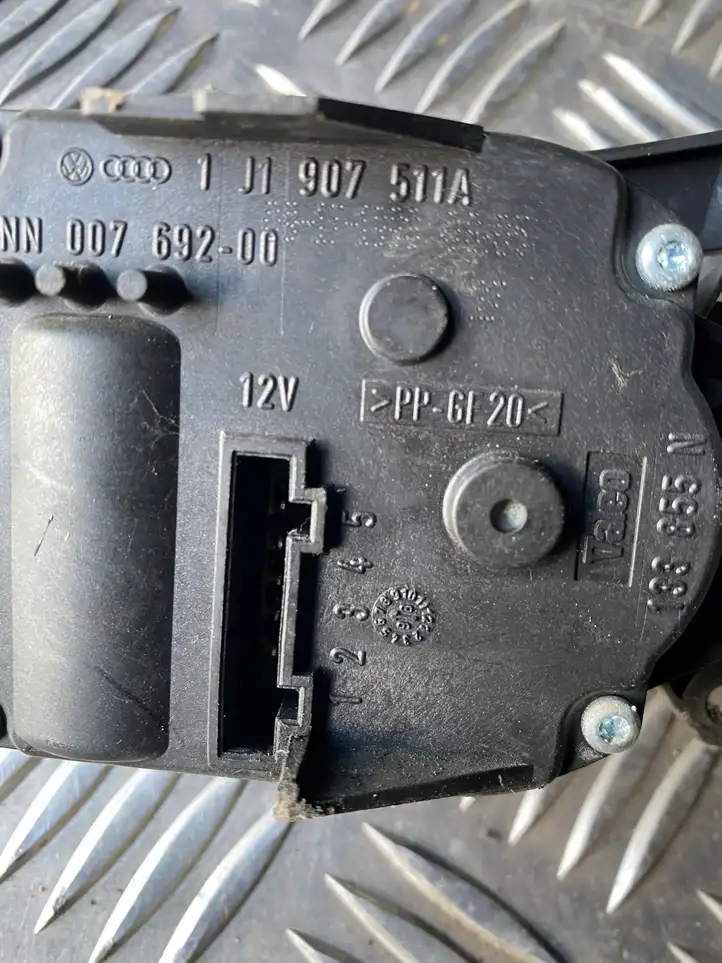Audi A3/S3 8L (2000 - 2003) 1J1907511A Двигатель задвижки потока воздуха — фото 2