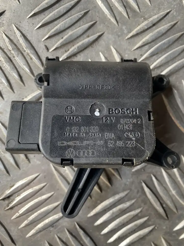 Volkswagen Touareg I (2002 - 2010) 0132601320 Двигатель задвижки потока воздуха — фото 2