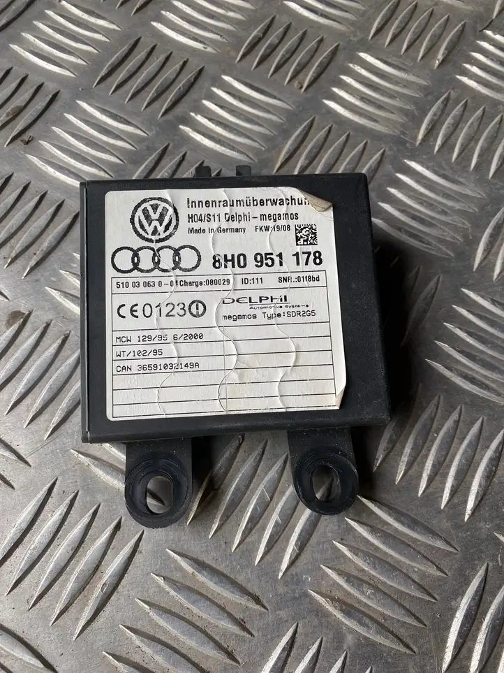 Audi A4 S4 B8 8K (2007 - 2011) 8H0951178 Блок управления сигнализацией — фото 1