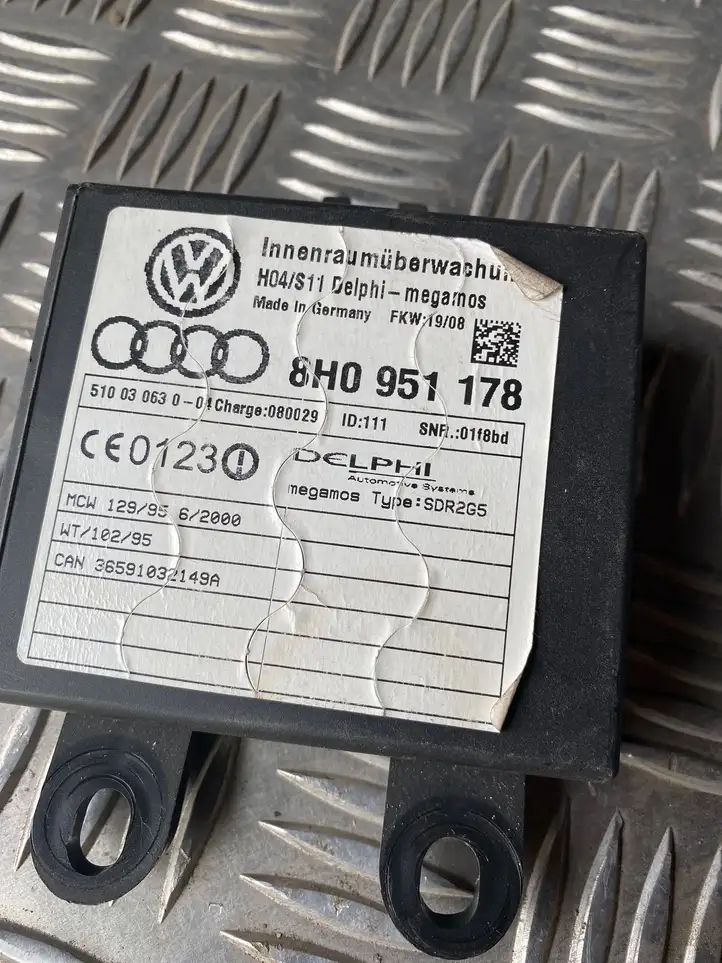 Audi A4 S4 B8 8K (2007 - 2011) 8H0951178 Блок управления сигнализацией — фото 3